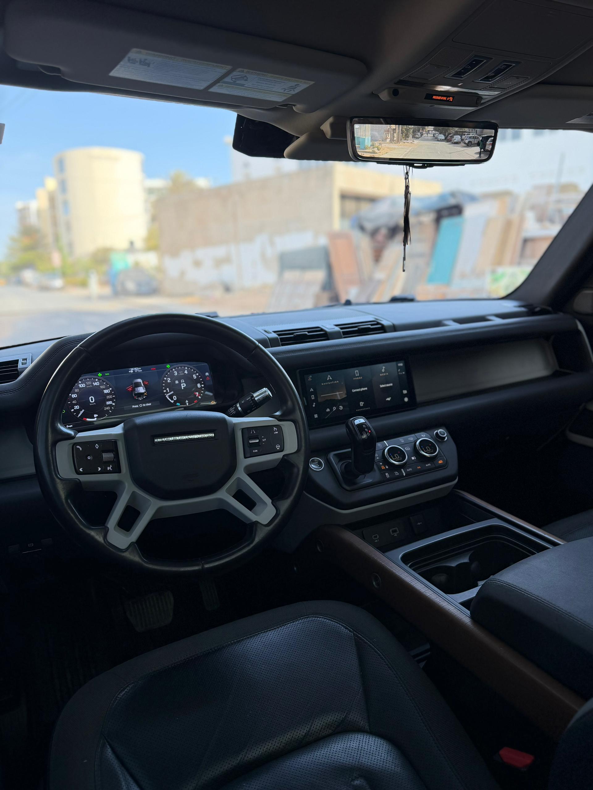 Land Rover Defender 2022